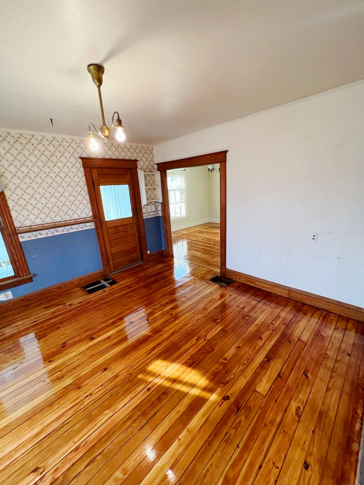 Hardwood Flooring Refinishing | New York Flooring and Interior